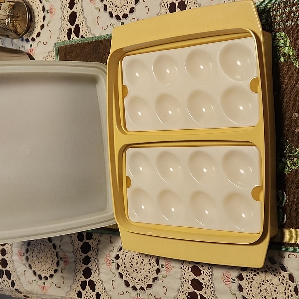 Tupperware  egs carry up